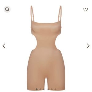 Skims BARELY THERE CUT OUT MID THIGH BODYSUIT | CLAY, small, never worn $50
